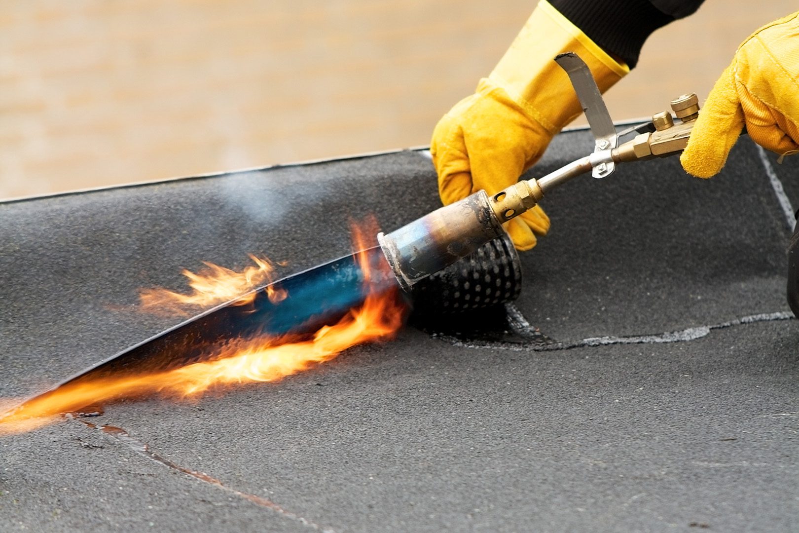 Flat roof repairing with roofing felt